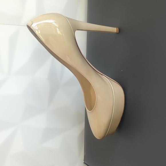 Jimmy Choo Alex Platform in Glossy Nude Beige Patent Leather Pump Heel 38.5 EU - Picture 4 of 8